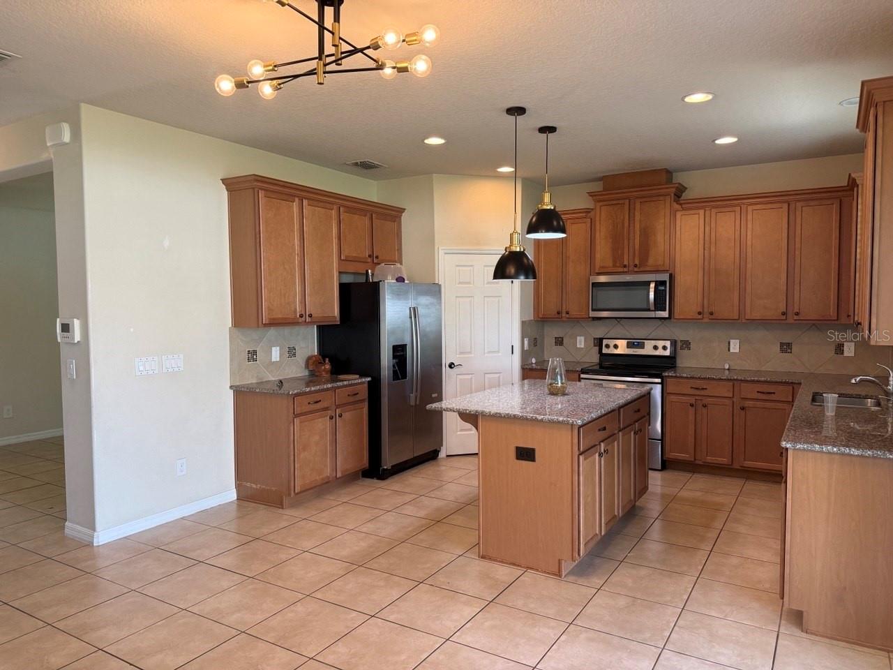 RANDAL PARK - Residential Lease