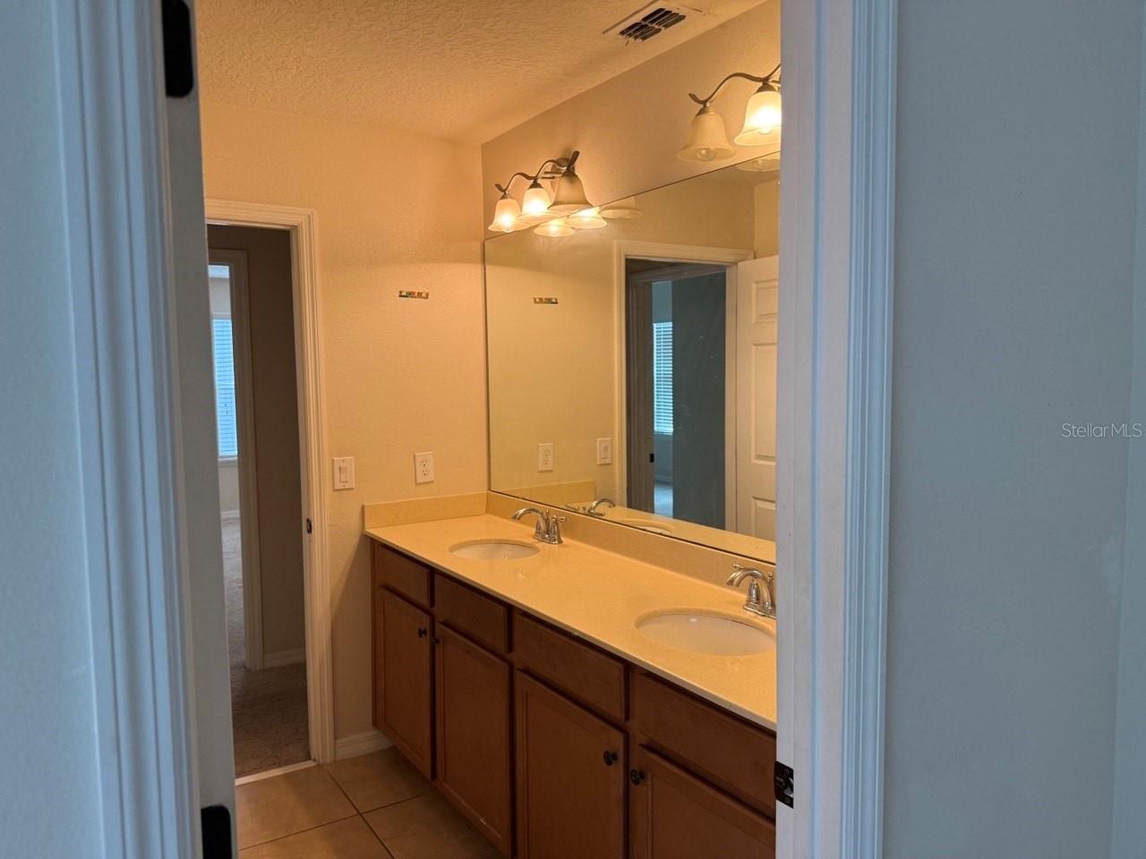 RANDAL PARK - Residential Lease