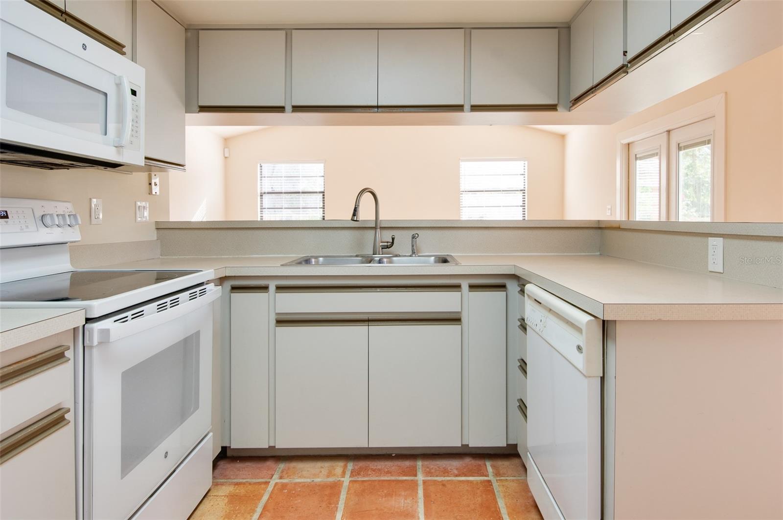 ZEHRCREST HEIGHTS - Residential Lease