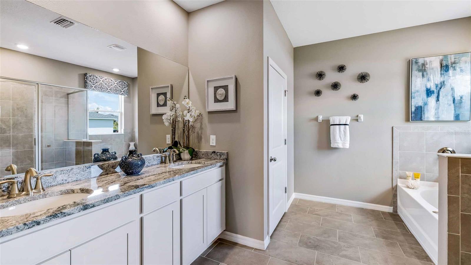 MANGROVE MANOR - Residential