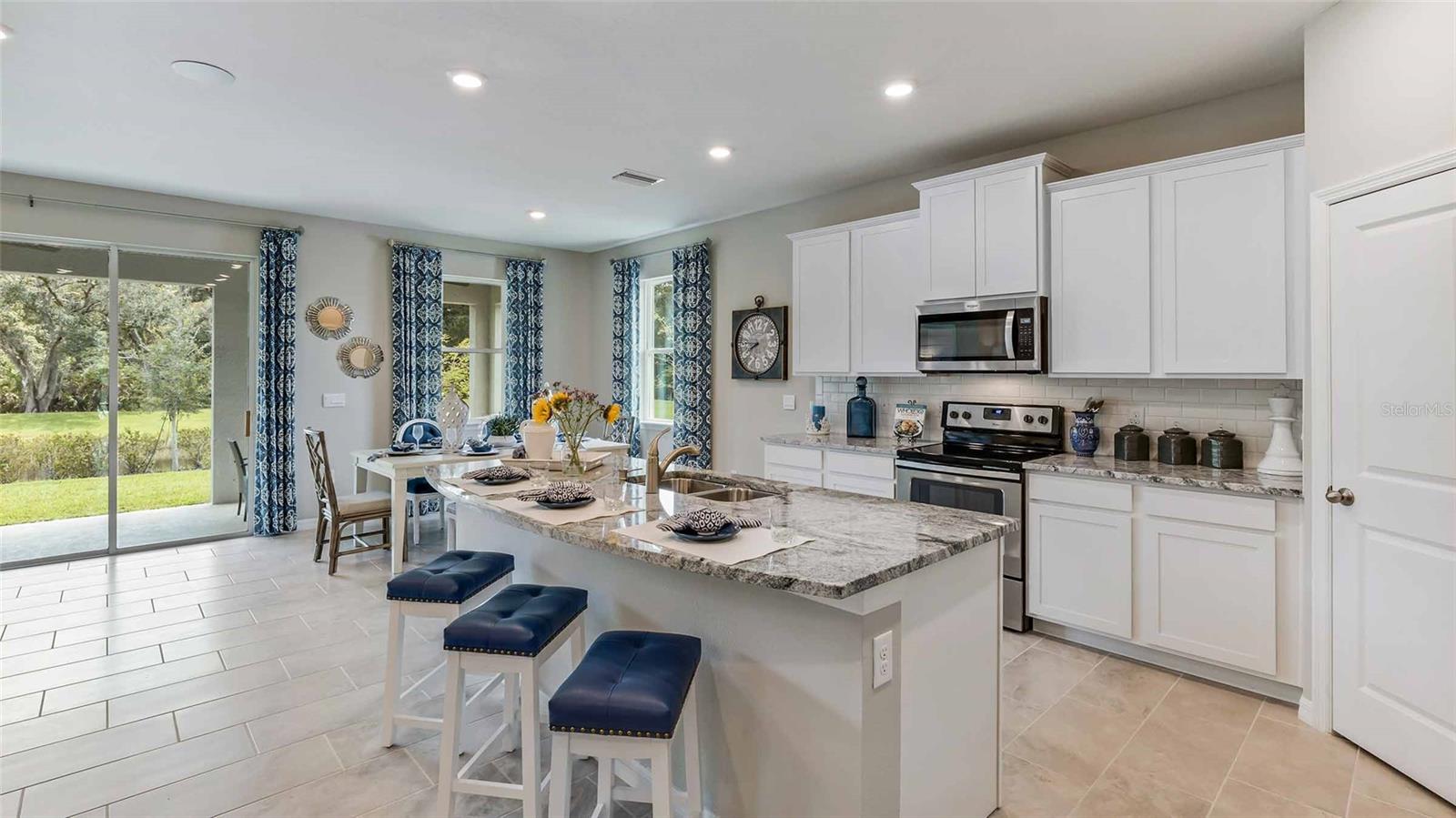 MANGROVE MANOR - Residential