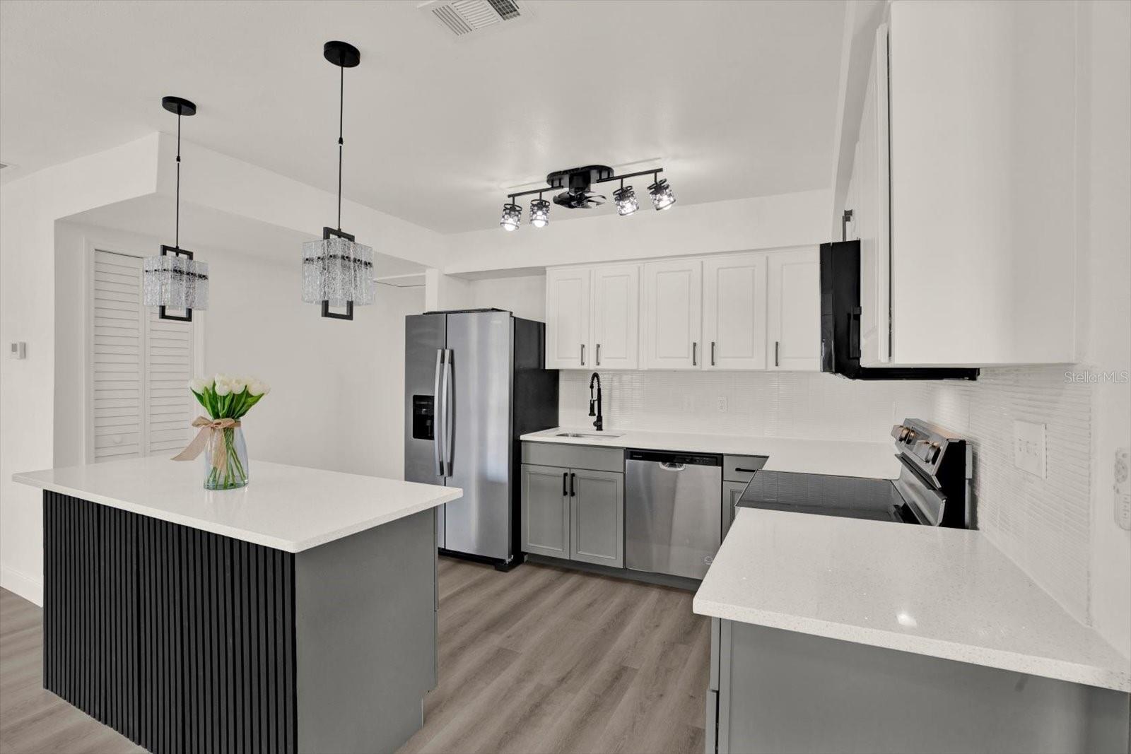 SHORE ACRES OVERLOOK SEC - Residential