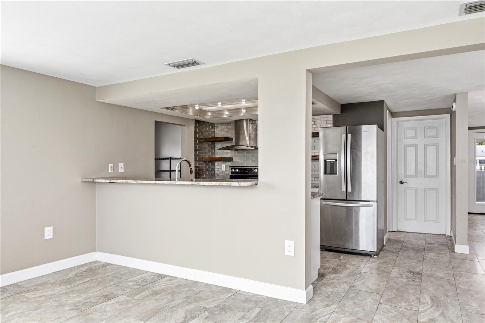 COLONIAL HILLS - Residential