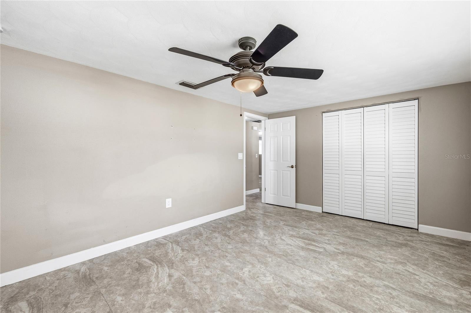 COLONIAL HILLS - Residential