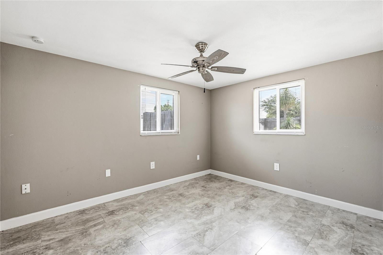COLONIAL HILLS - Residential