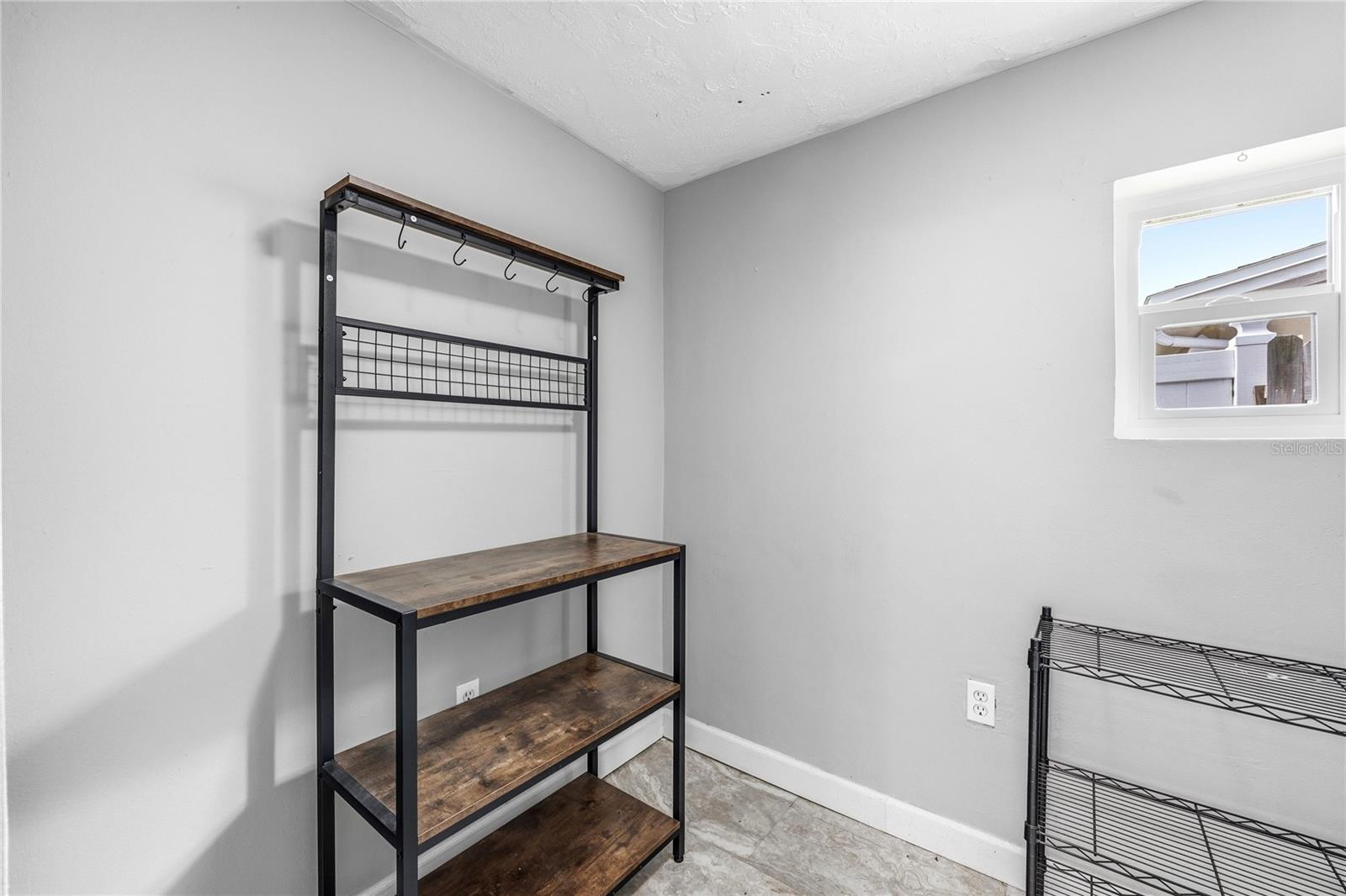 COLONIAL HILLS - Residential