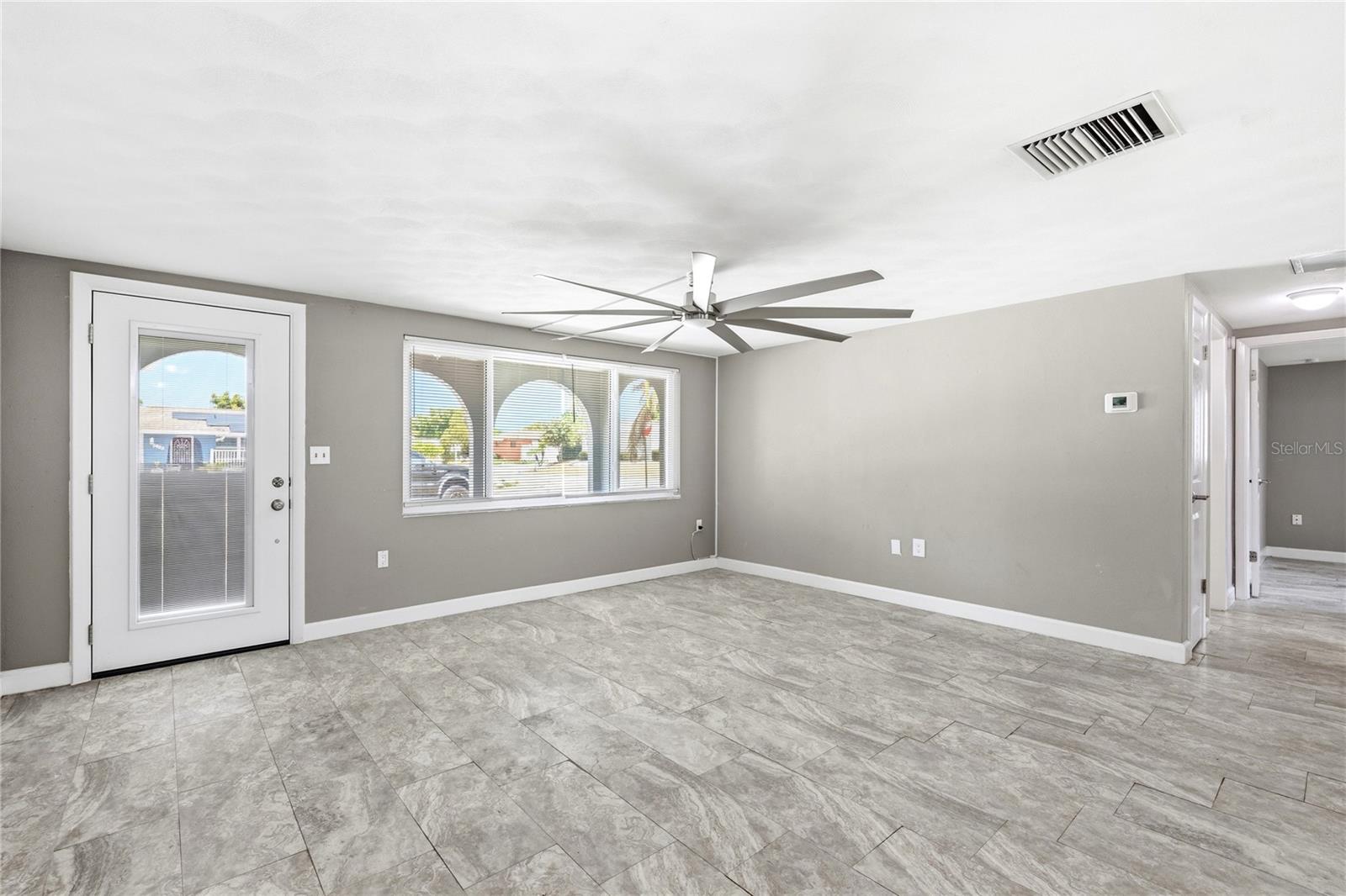 COLONIAL HILLS - Residential
