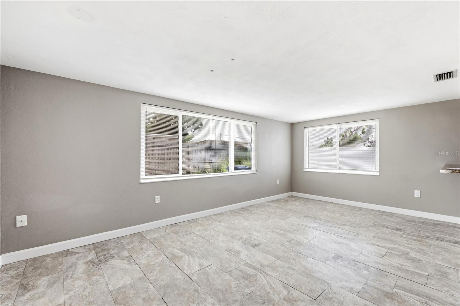 COLONIAL HILLS - Residential