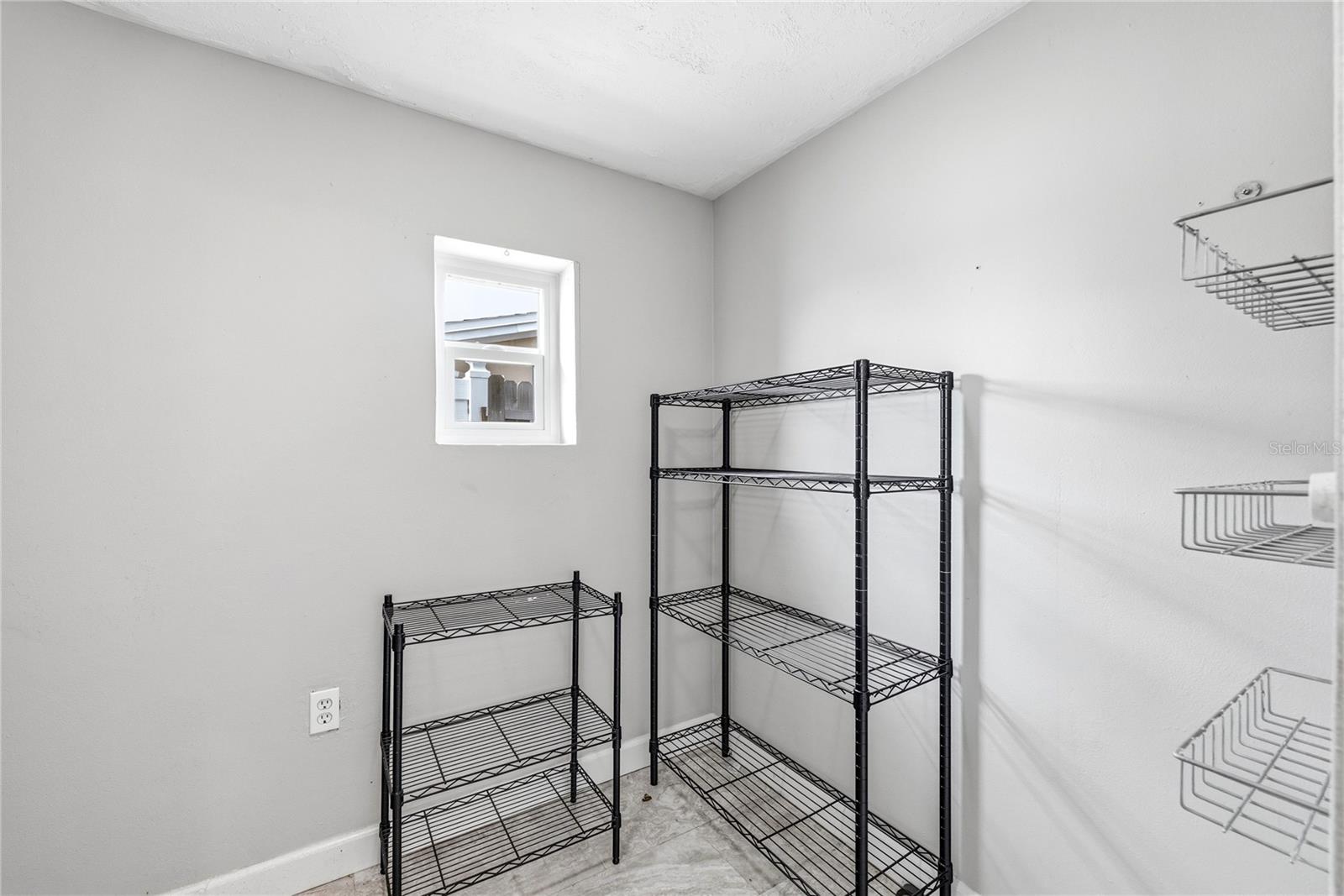 COLONIAL HILLS - Residential