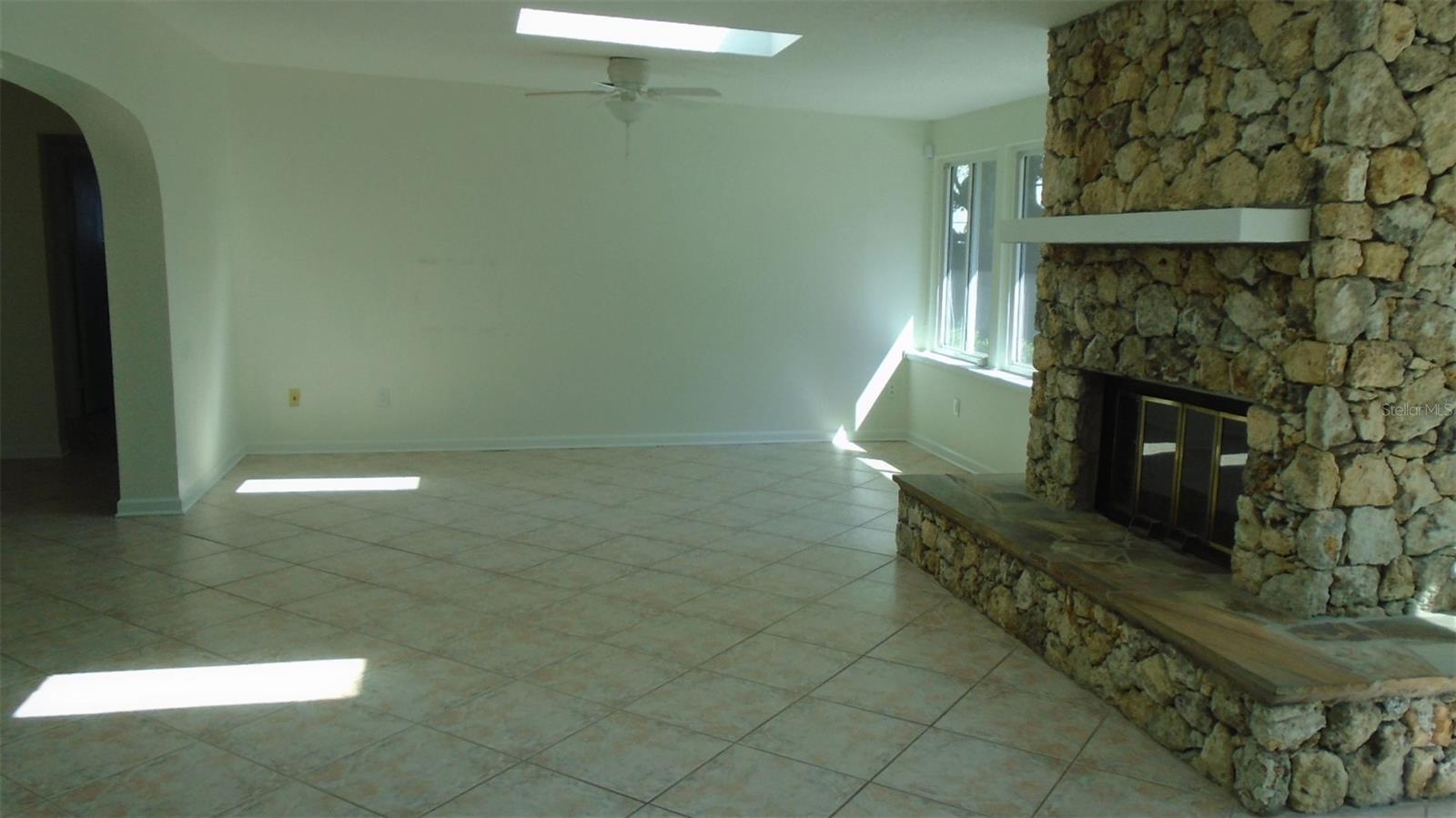 DOMMERICH ESTATES 1ST ADD - Residential Lease