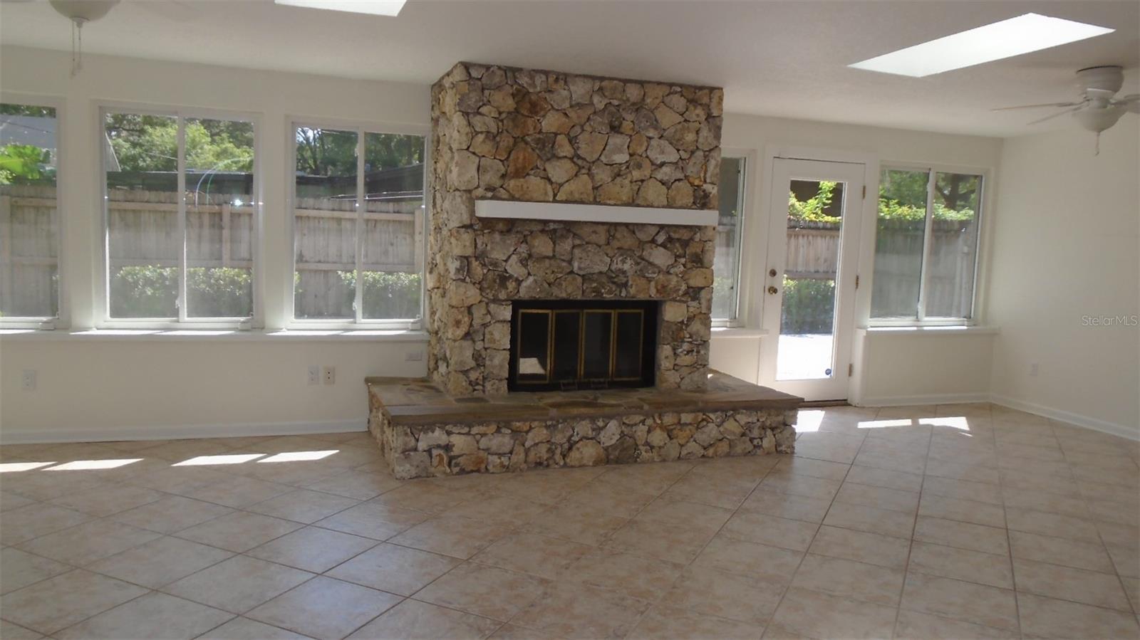 DOMMERICH ESTATES 1ST ADD - Residential Lease