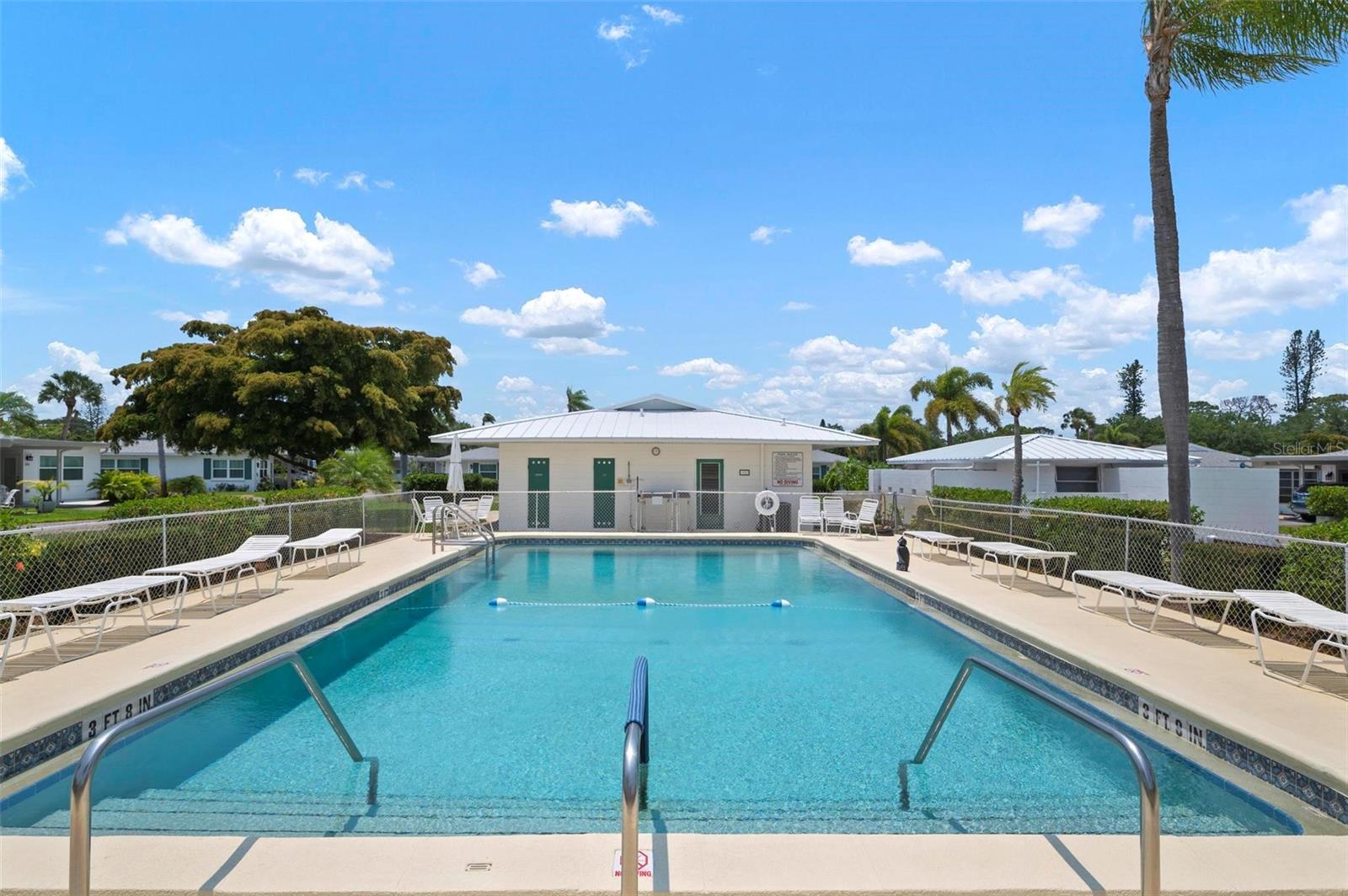 BEACH MANOR VILLAS - Residential