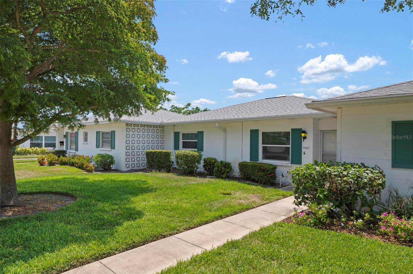 BEACH MANOR VILLAS - Residential