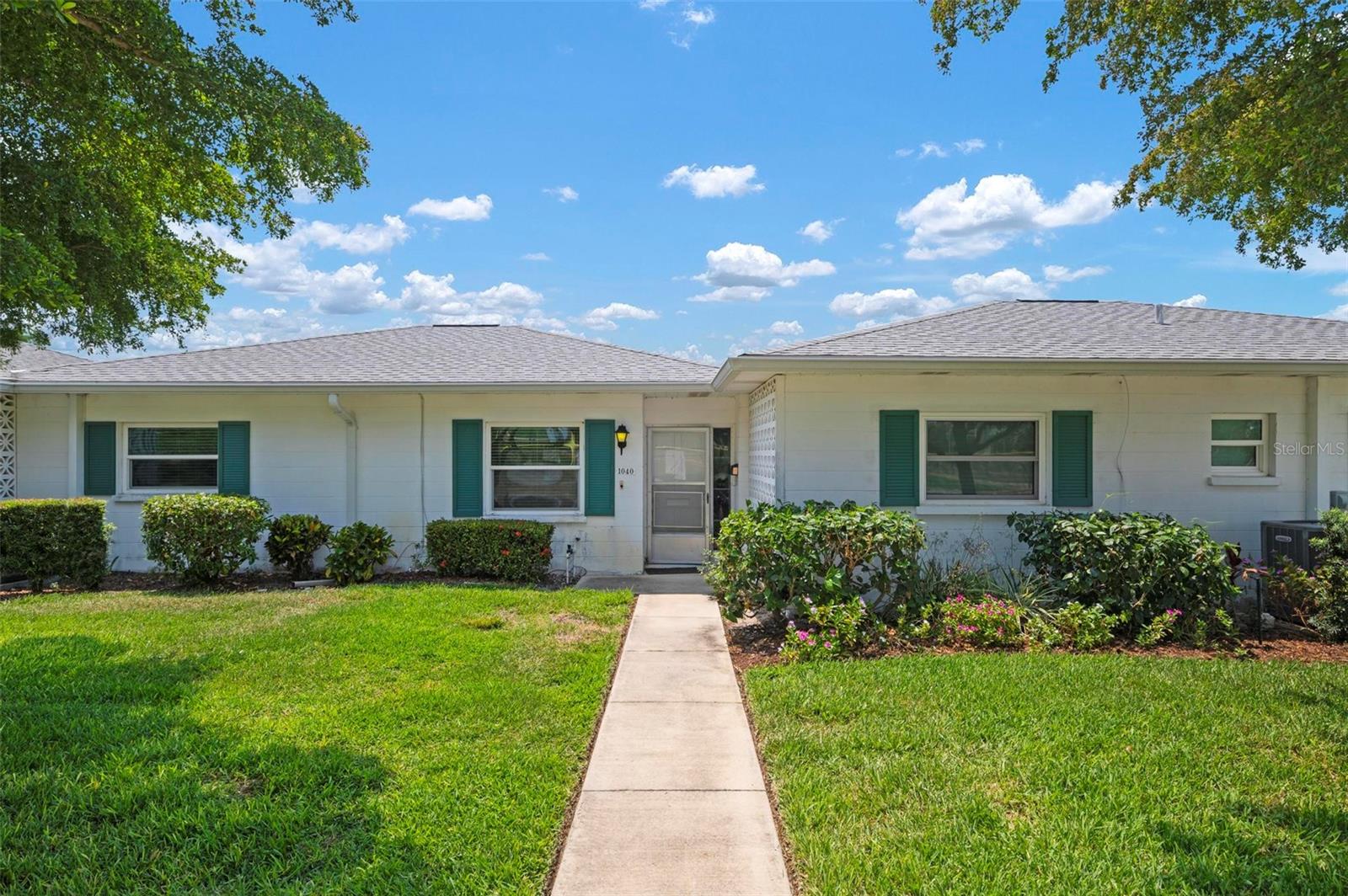 BEACH MANOR VILLAS - Residential