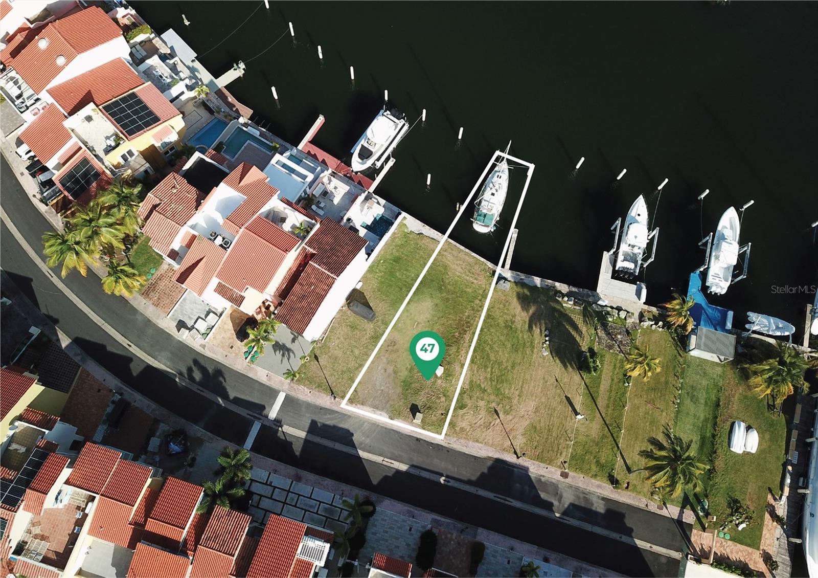 Situated within the exclusive boating enclave of Isla San Miguel, inside the renowned Palmas del Mar community, Lot #47 offers an exceptional opportunity for those seeking a true waterfront lifestyle. This marina lot encompasses approximately 253.53 square meters and can accommodate boats of up to 50 feet.