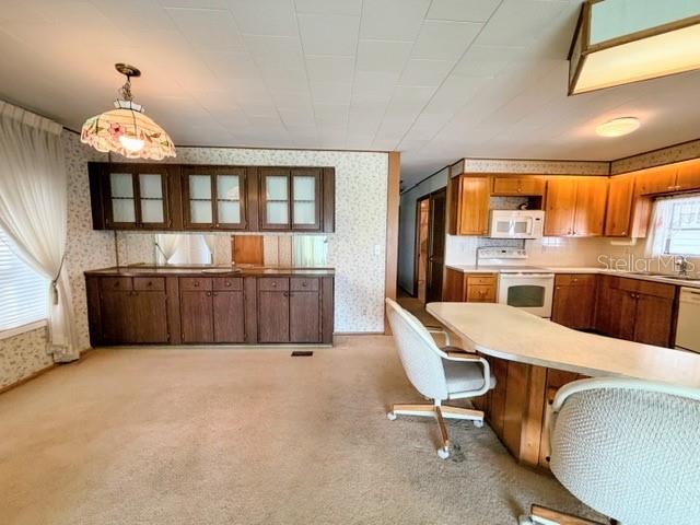 COUNTRY CLUB ESTATES - Residential