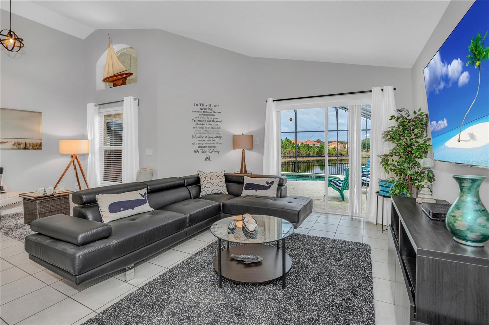 AVIANA PH 01 - Residential