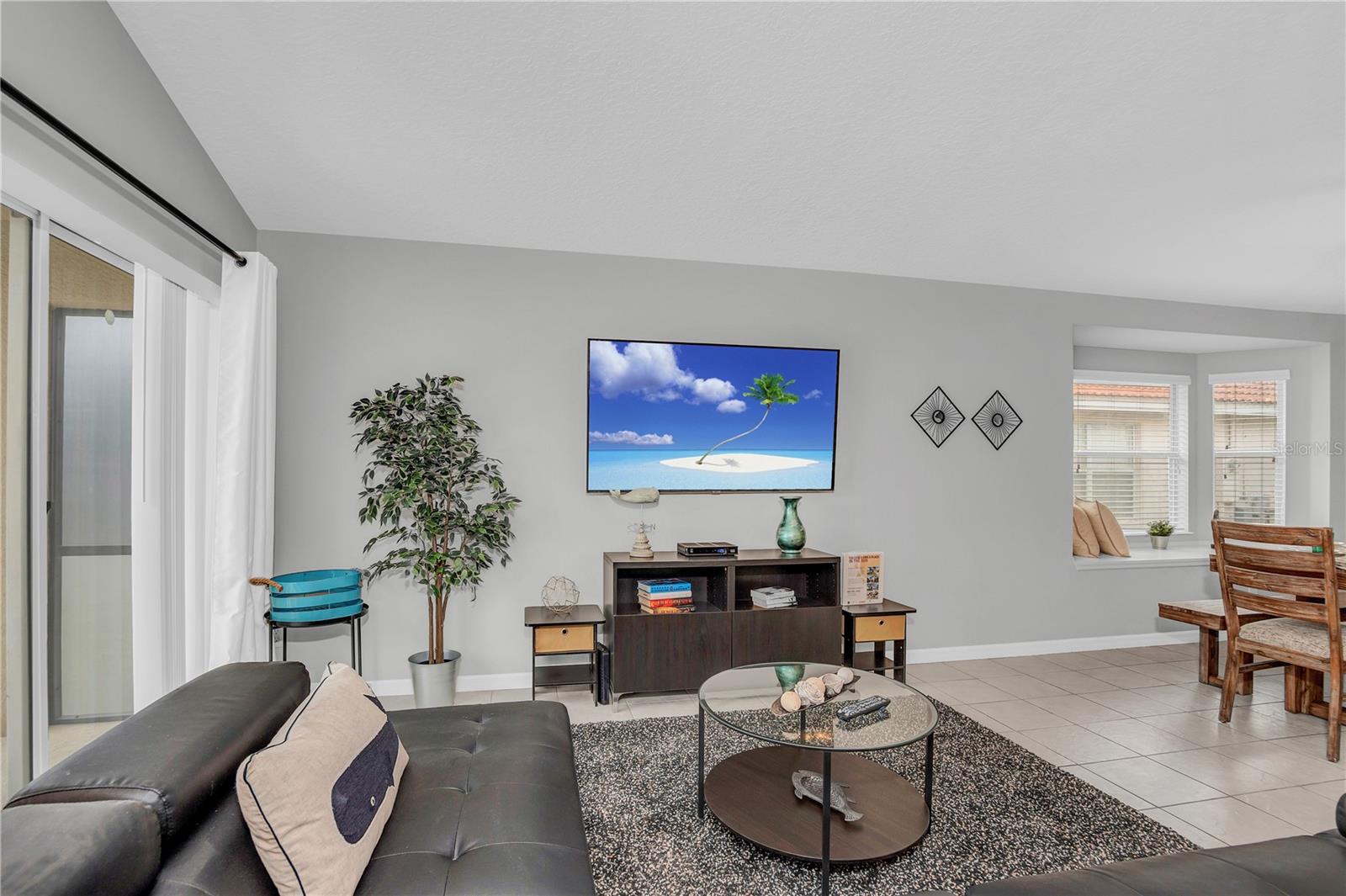 AVIANA PH 01 - Residential