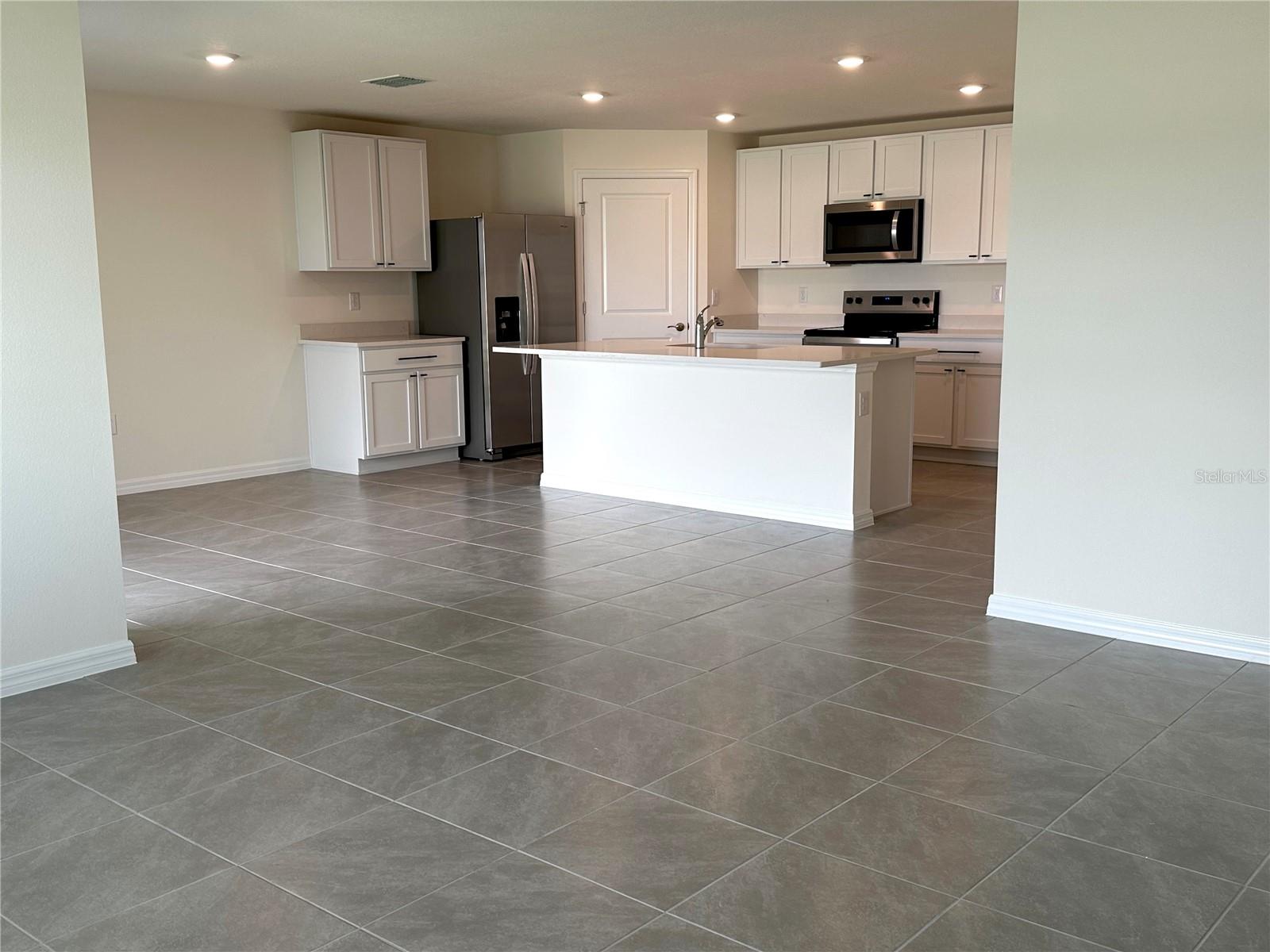 RIDGE AT HEATHBROOK - Residential Lease