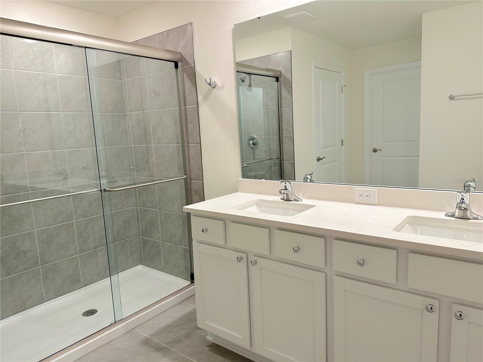 RIDGE AT HEATHBROOK - Residential Lease