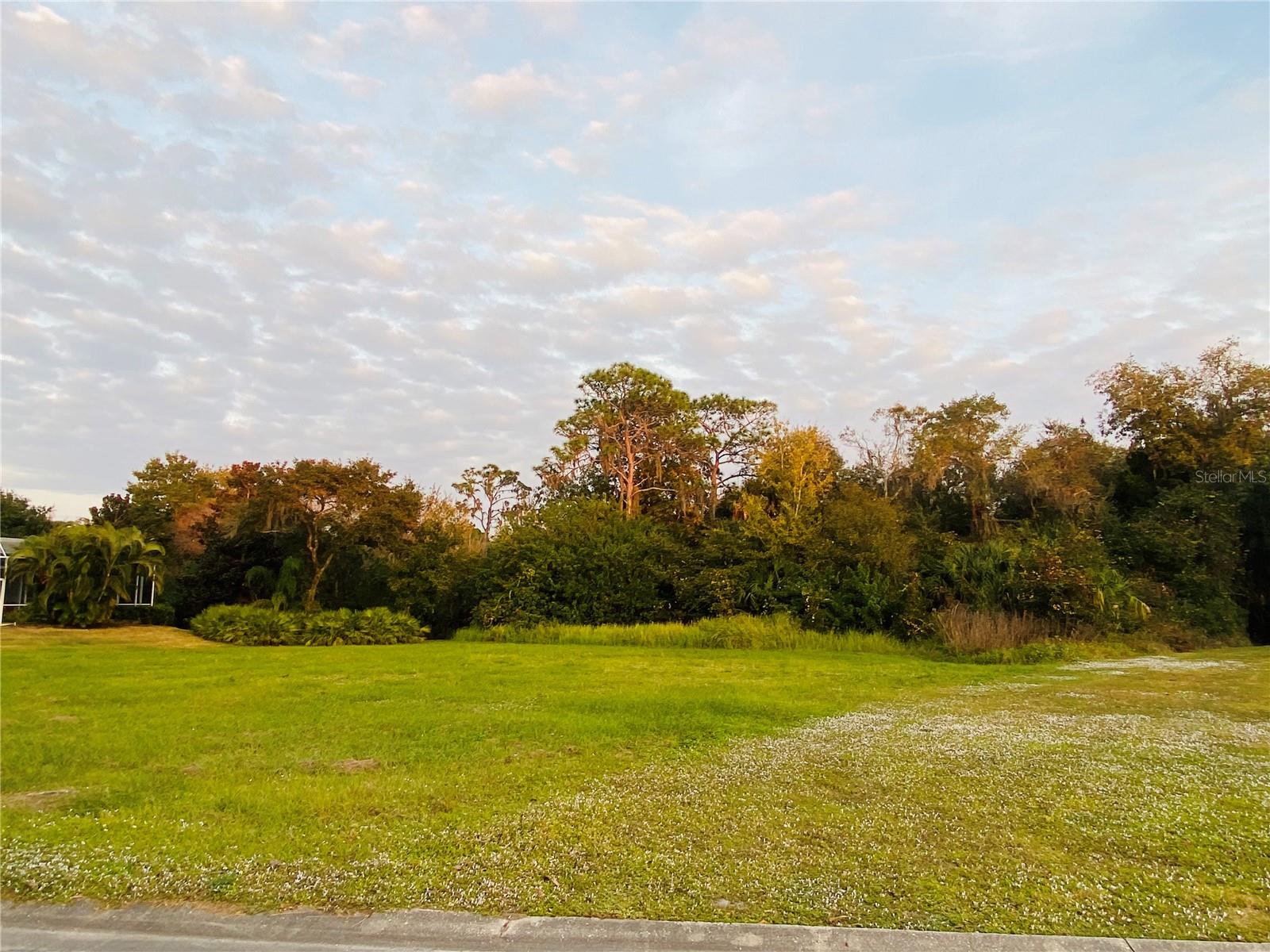 HIDDEN OAKS - Land