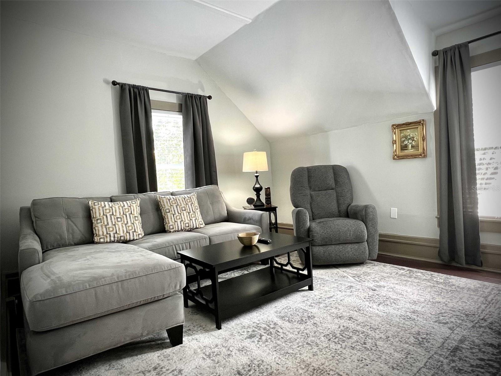 TOWN/BELLEVIEW - Residential