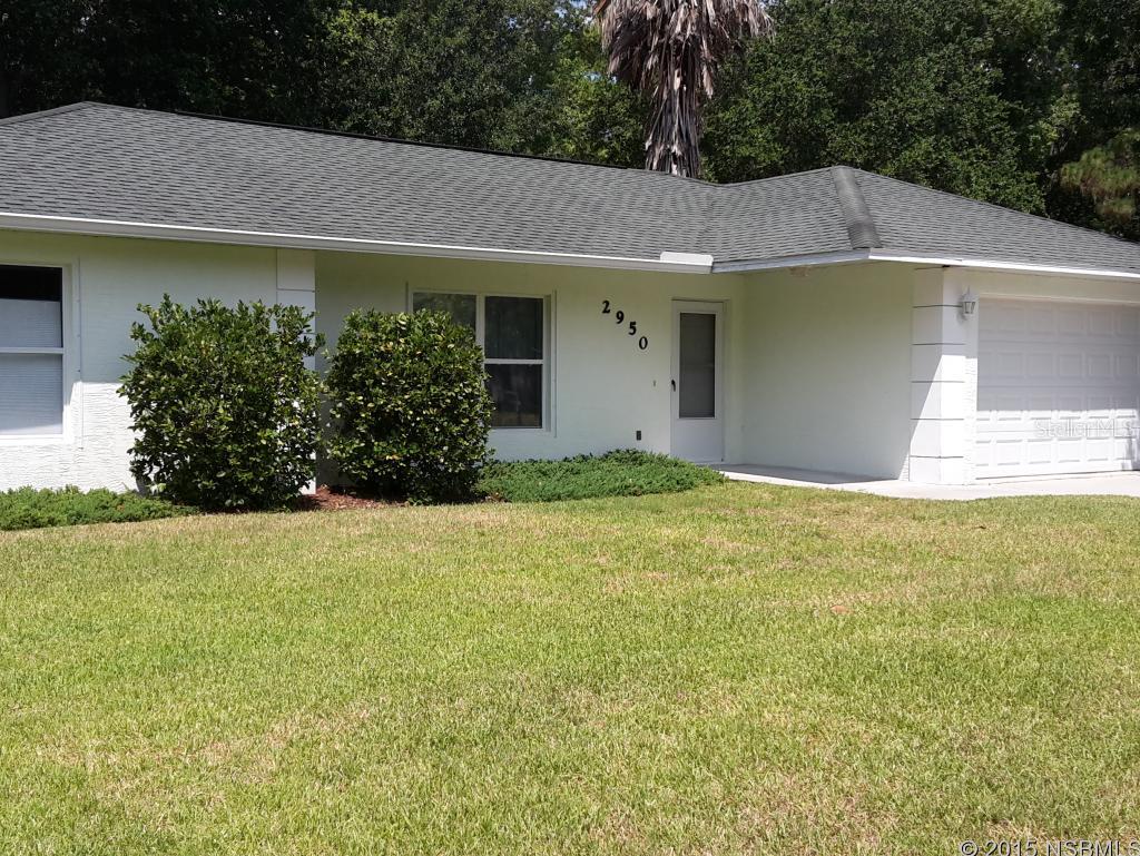 This house looks brand new. Attractive block/stucco home with double garage. Back yard borders a canal. Vaulted and volume ceilings Plant shelves. Sprinkler system. Split plan ;Water: City