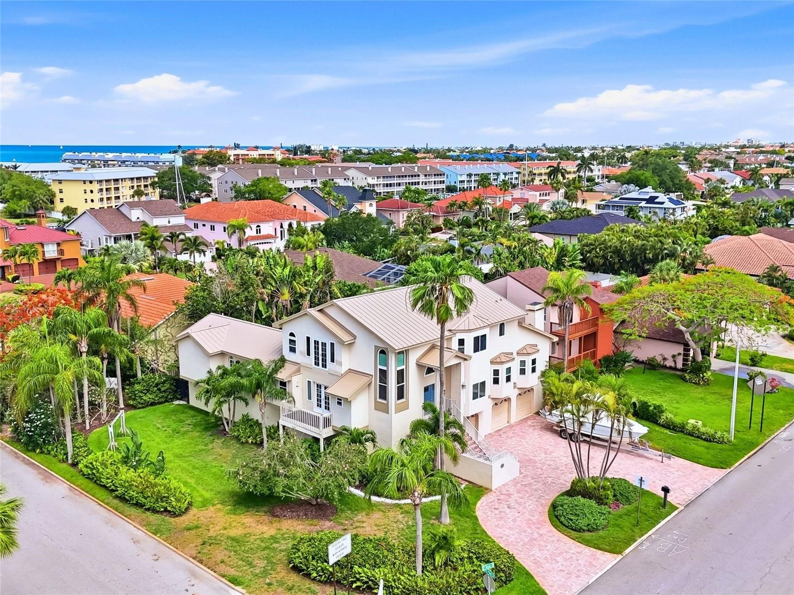 TIERRA VERDE - Residential