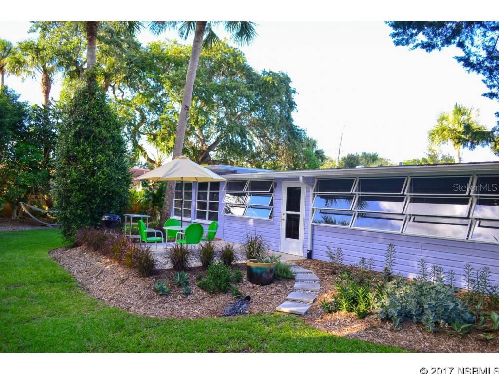 Newly updated Mid-Century Modern beach house - 3/2 with 2 car garage and outside shower. Just blocks to the Beach! Retro kitchen,  large screened Florida Room, front load washer and dryer. Walking distance to shopping on Flagler avenue. Comes fully equipped with beach toys: bikes, surfboards, boogie boards, beach chairs, kayaks.  Only an hour away from Disney and historic Saint Augustine.  31 day minimum rental