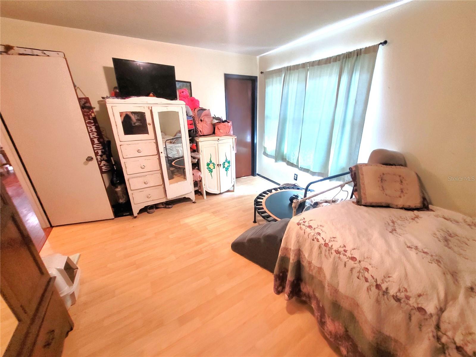 PRESIDENTIAL MANOR UNIT 2B - Residential