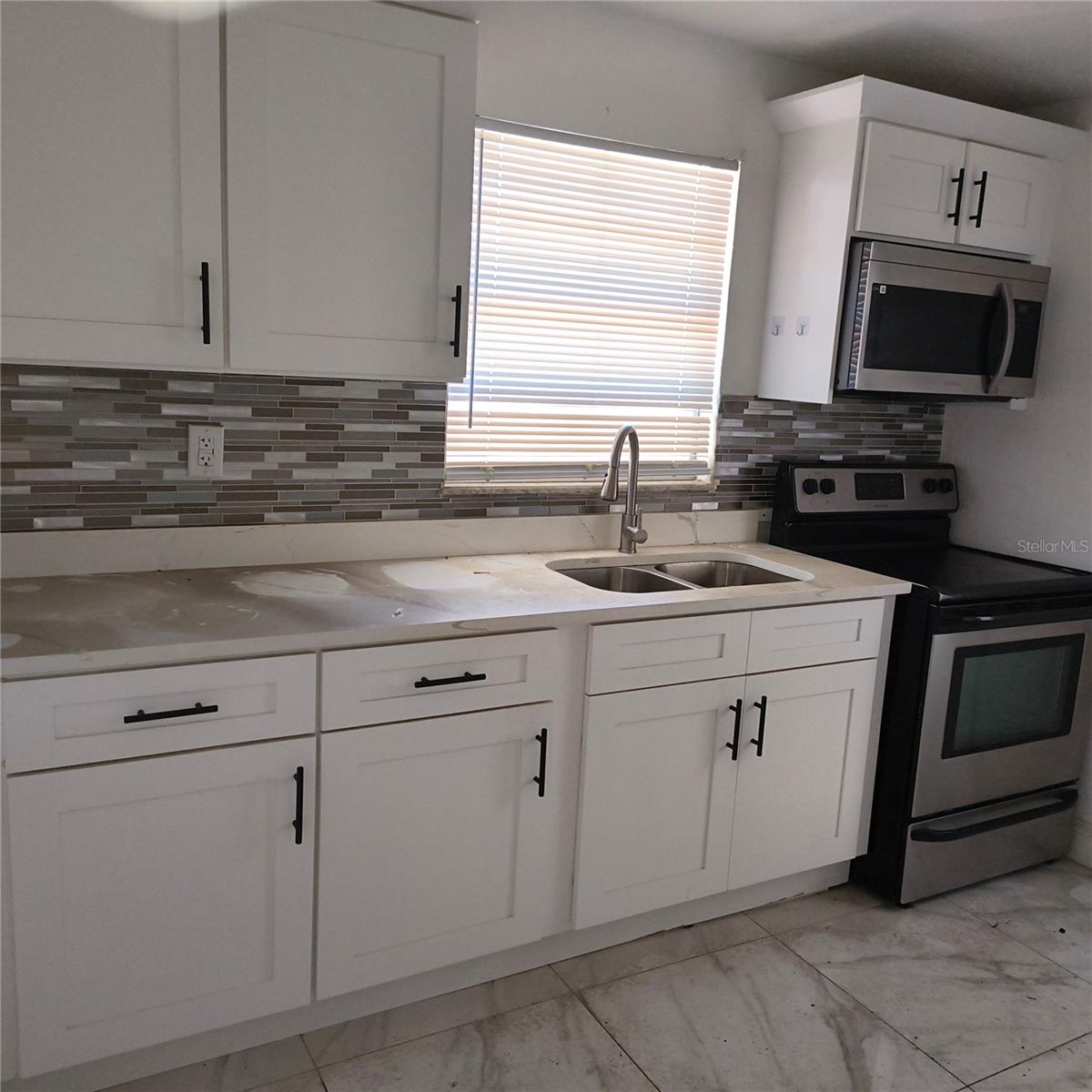 PINECREST VILLA - Residential