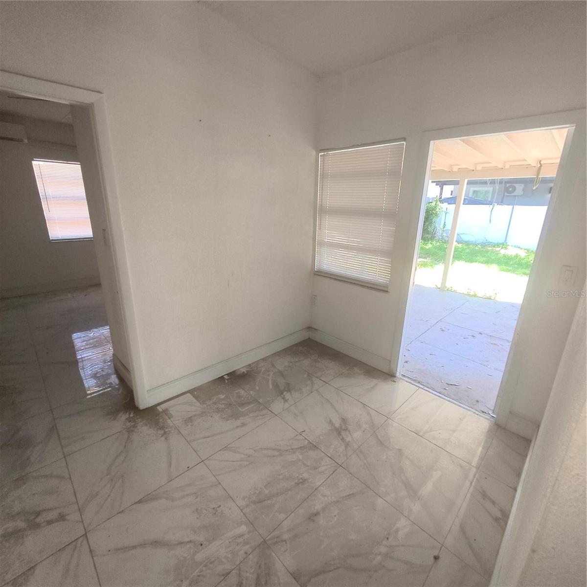 PINECREST VILLA - Residential