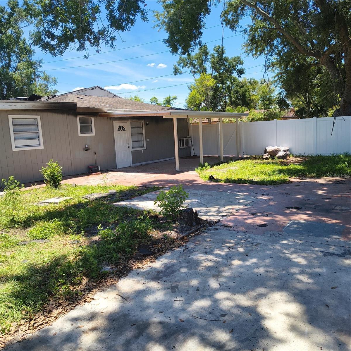 PINECREST VILLA - Residential