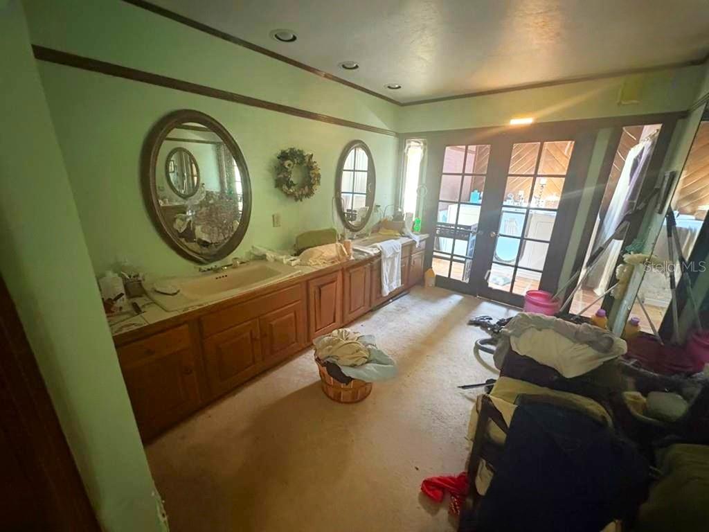 ARROWHEAD LAKE - Residential