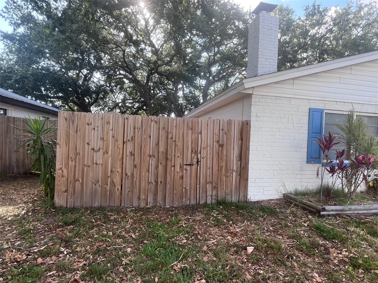 CRESCENT PARK - Residential