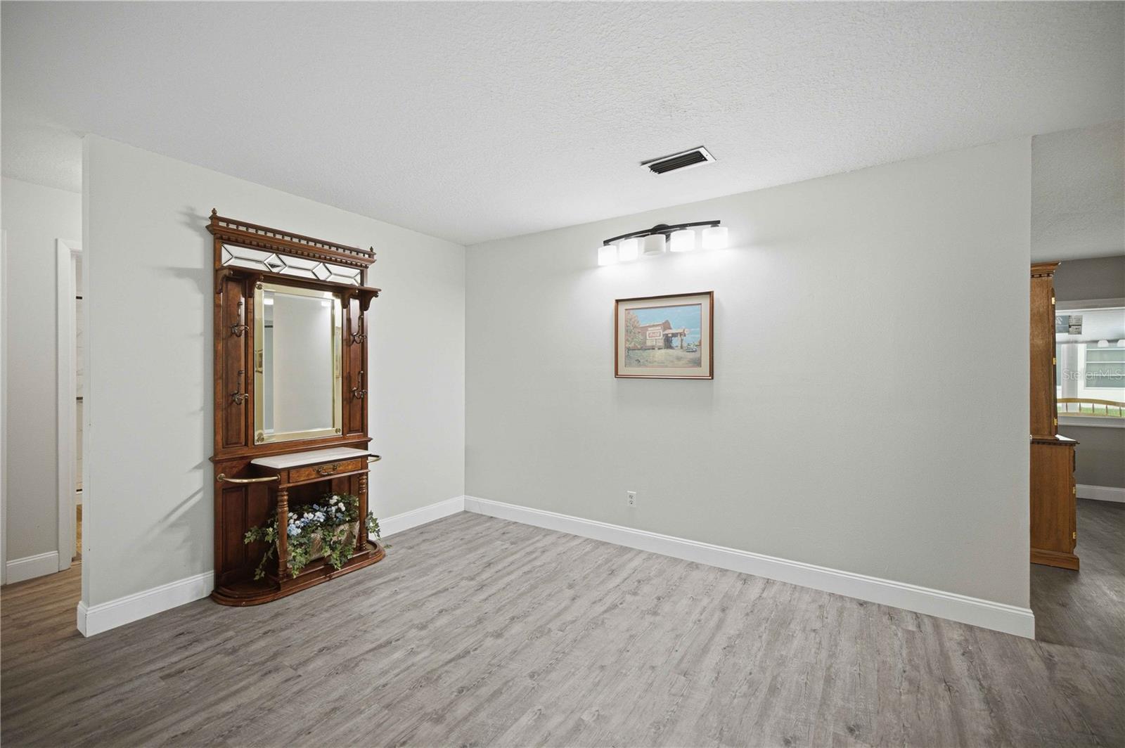 CIRCLE SQUARE WOODS - Residential