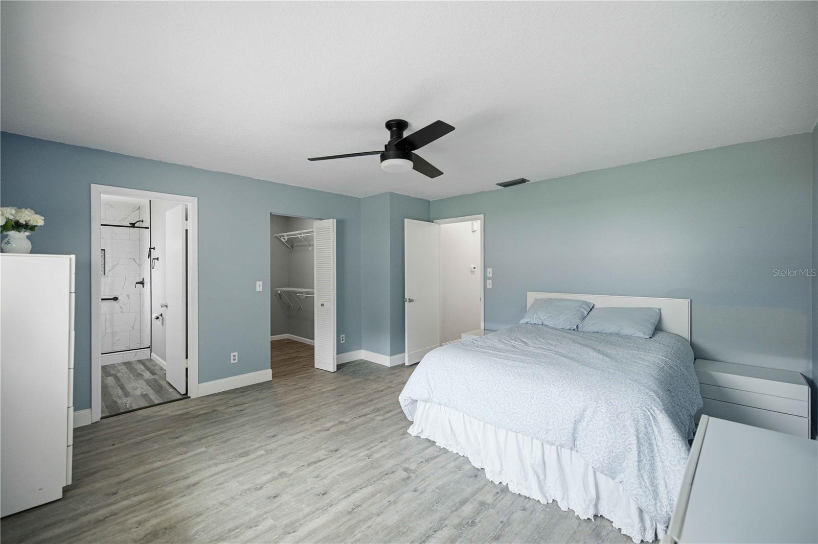 CIRCLE SQUARE WOODS - Residential