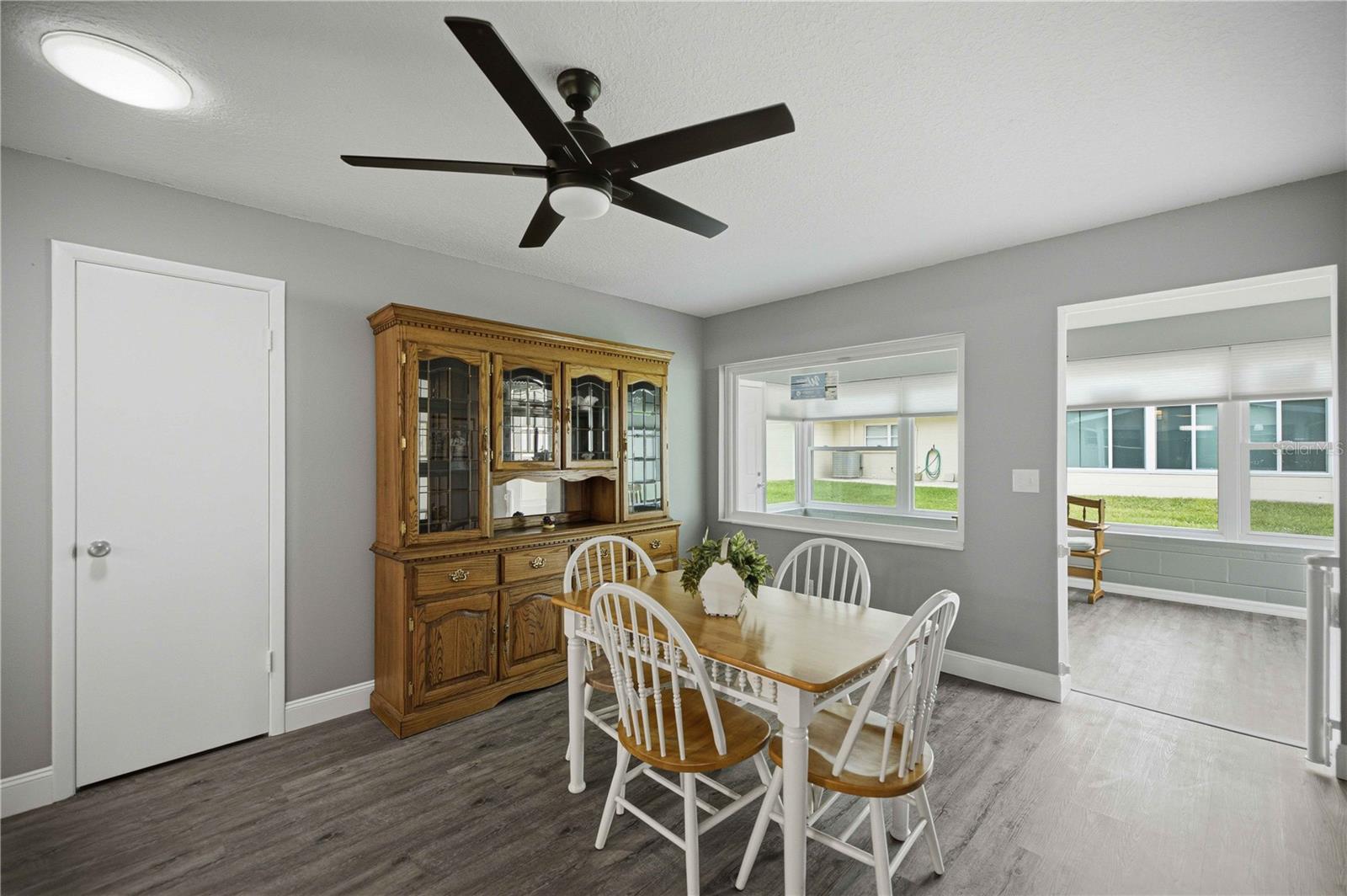 CIRCLE SQUARE WOODS - Residential