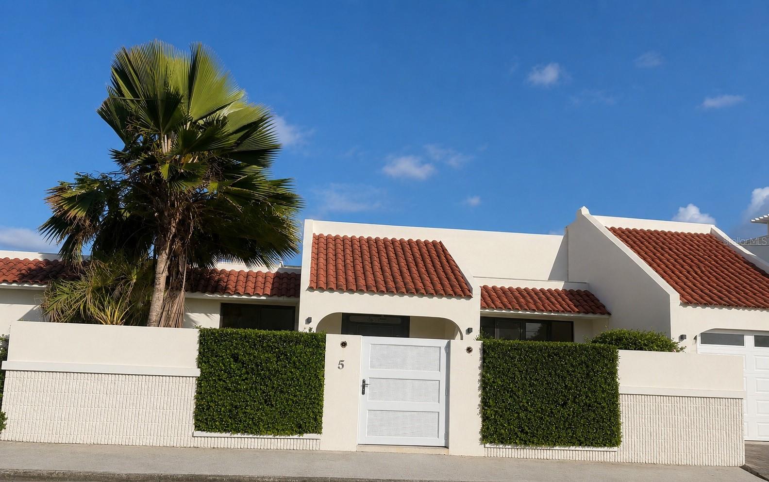 A HOUSE AWAY FROM OCEAN - Residential
