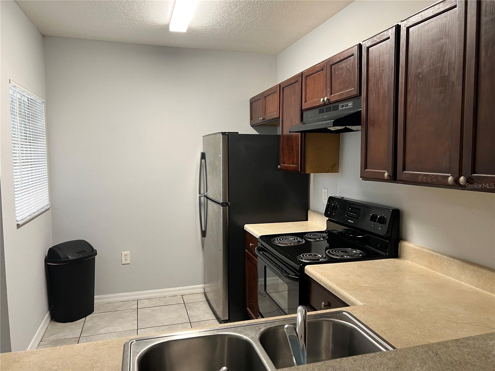 VILLAGES OF BLOOMINGDALE CONDO - Residential Lease