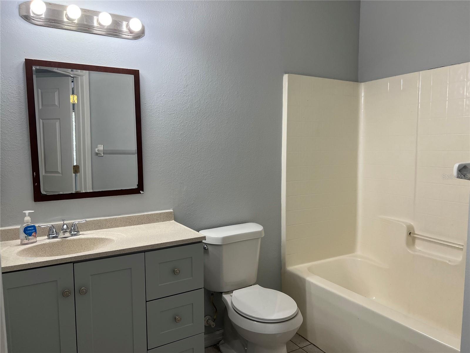 VILLAGES OF BLOOMINGDALE CONDO - Residential Lease