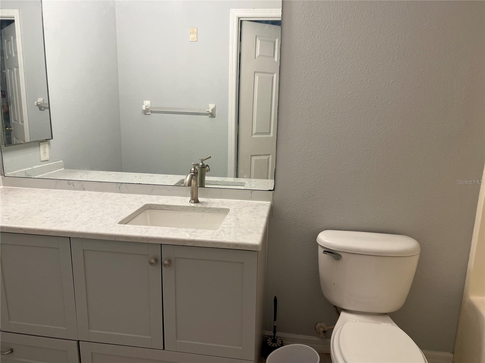 VILLAGES OF BLOOMINGDALE CONDO - Residential Lease