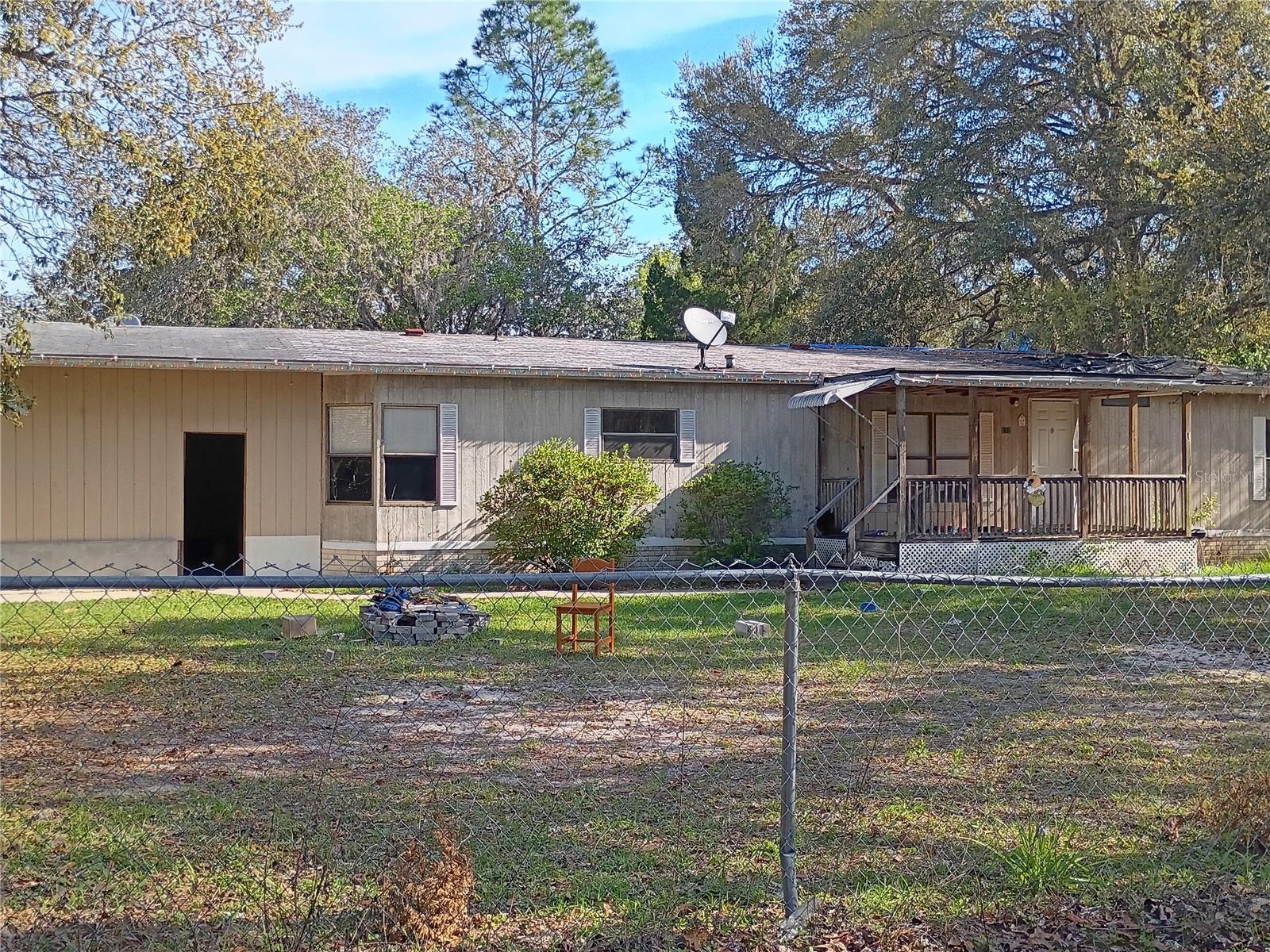 OWNER MOTIVATED, OVER SIZED LOT CLOSE TO AN ACRE (.91). GREAT OPPORTUNITY FOR THOSE SEEKING SPACE, EITHER RENT OR BUILD THE HOUSE OF YOUR DREAMS. MAY BE DIVIDED INTO 4 SEPARATE LOTS.  YOU MAY DRIVE BY. NEED 24-HOUR APPOINTMENTS ONLY.
ALL MEASUREMENTS ARE ESTIMATES.