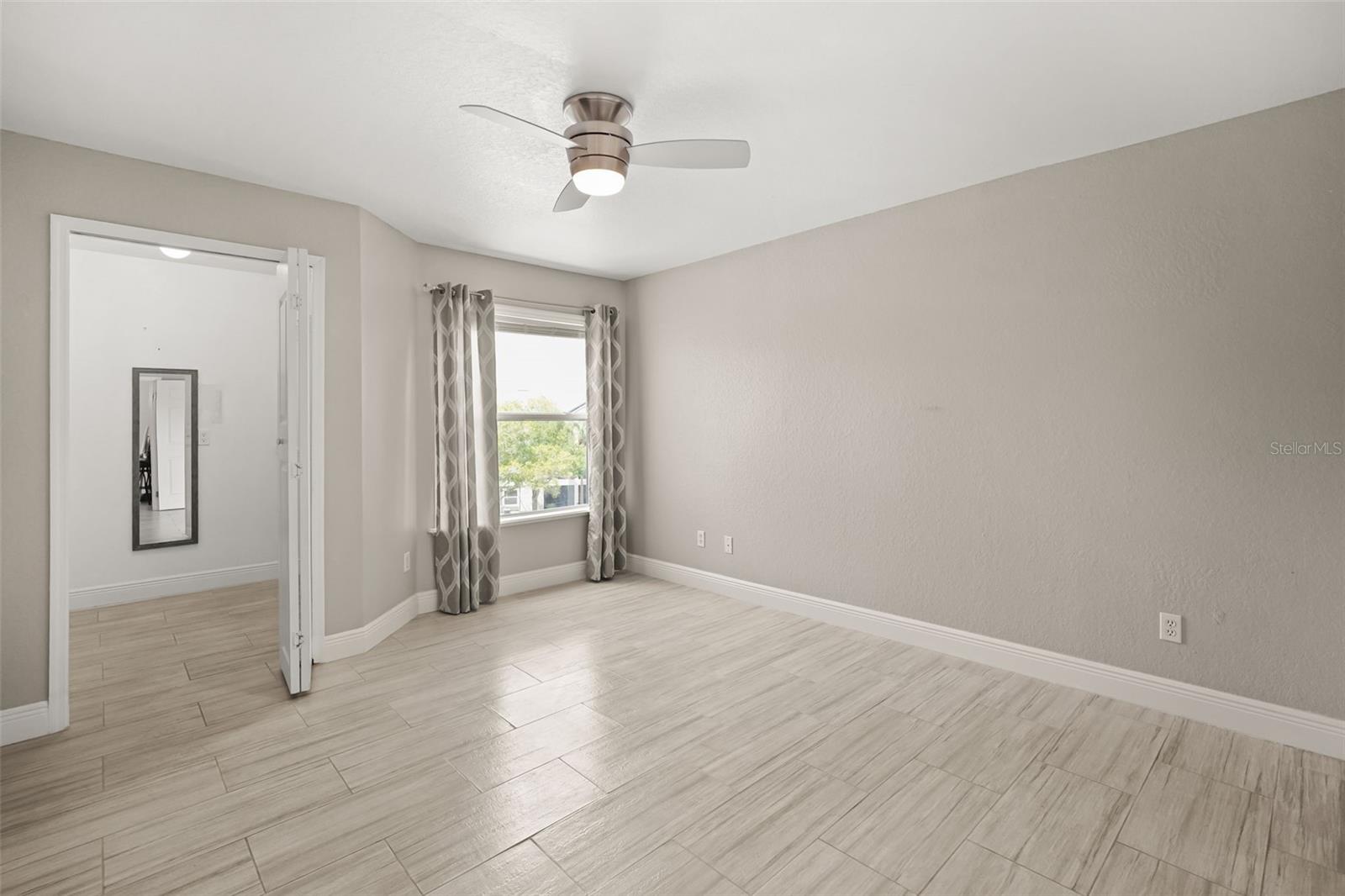 SANDLAKE PRIVATE RESIDENCES - Residential Lease