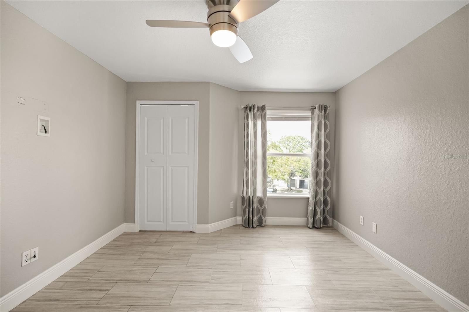 SANDLAKE PRIVATE RESIDENCES - Residential Lease