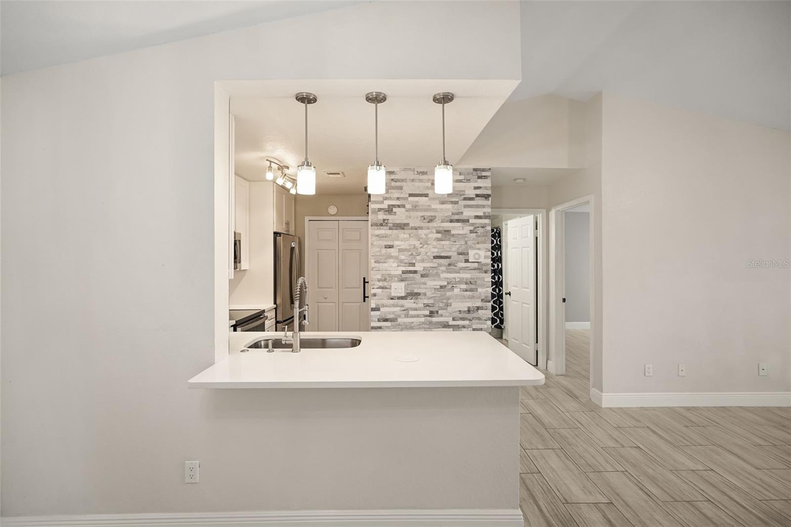 SANDLAKE PRIVATE RESIDENCES - Residential Lease