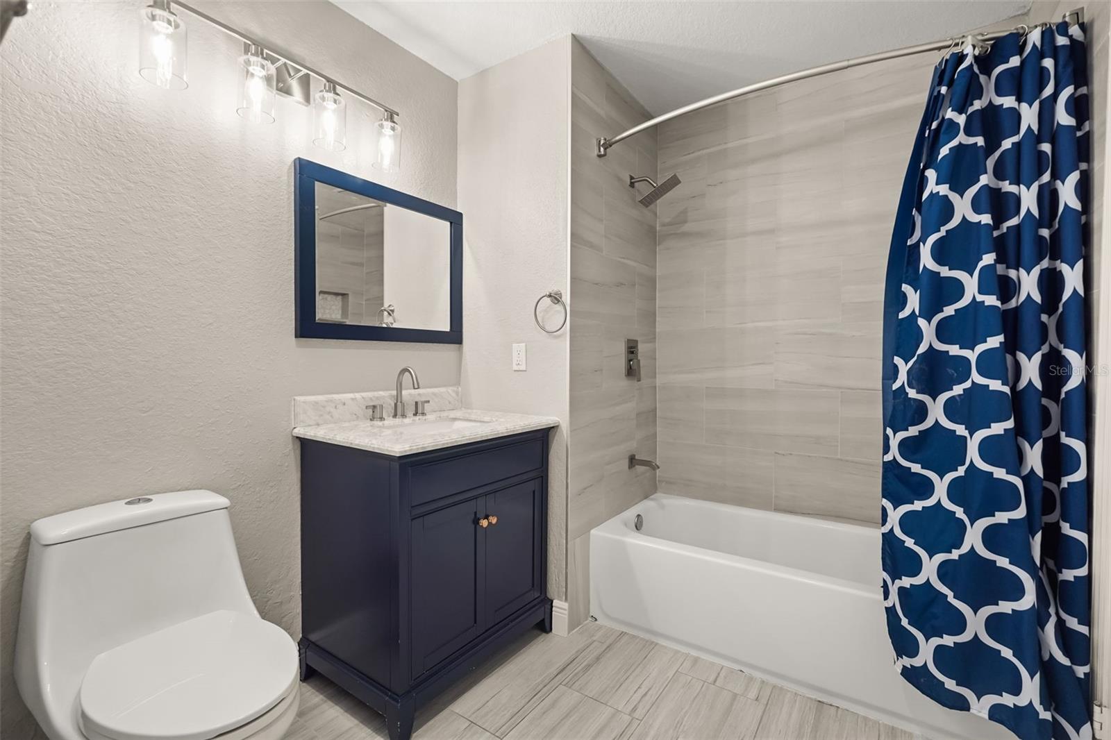 SANDLAKE PRIVATE RESIDENCES - Residential Lease