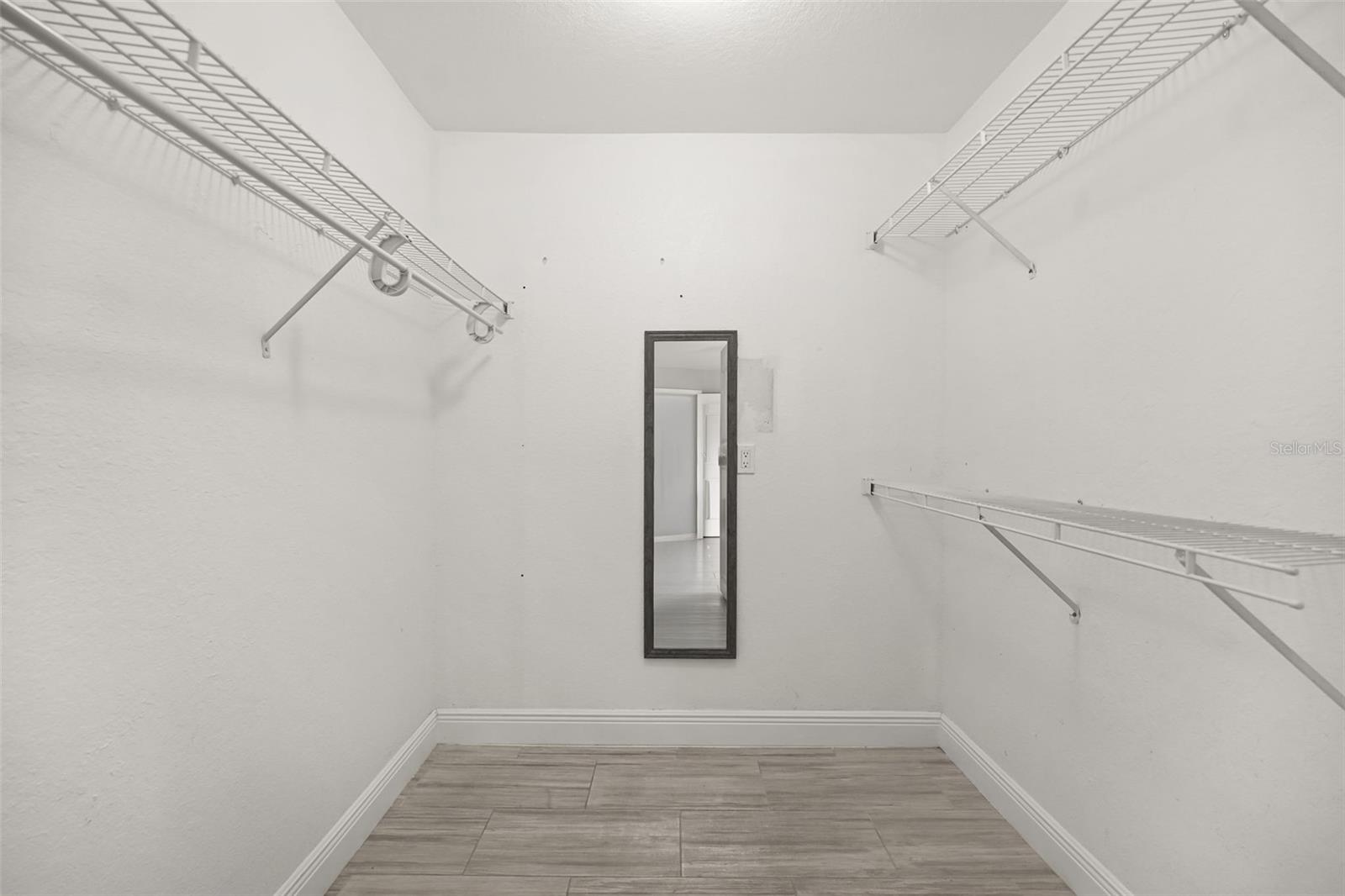 SANDLAKE PRIVATE RESIDENCES - Residential Lease