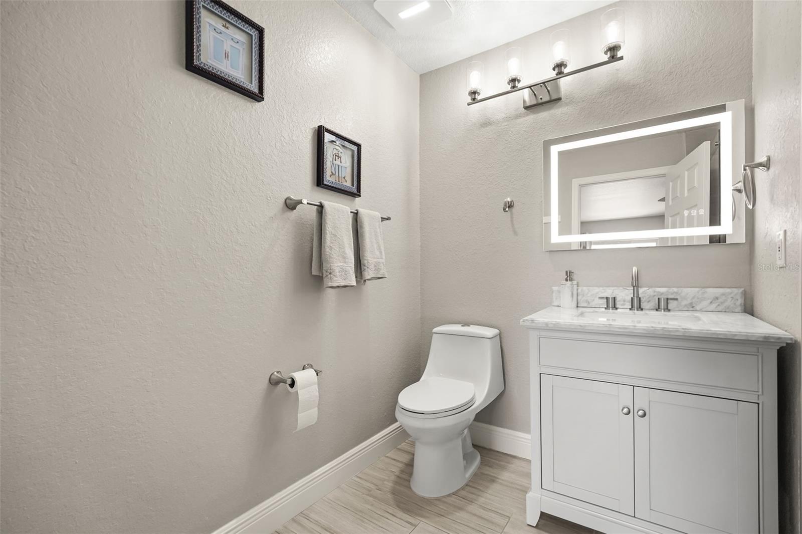 SANDLAKE PRIVATE RESIDENCES - Residential Lease