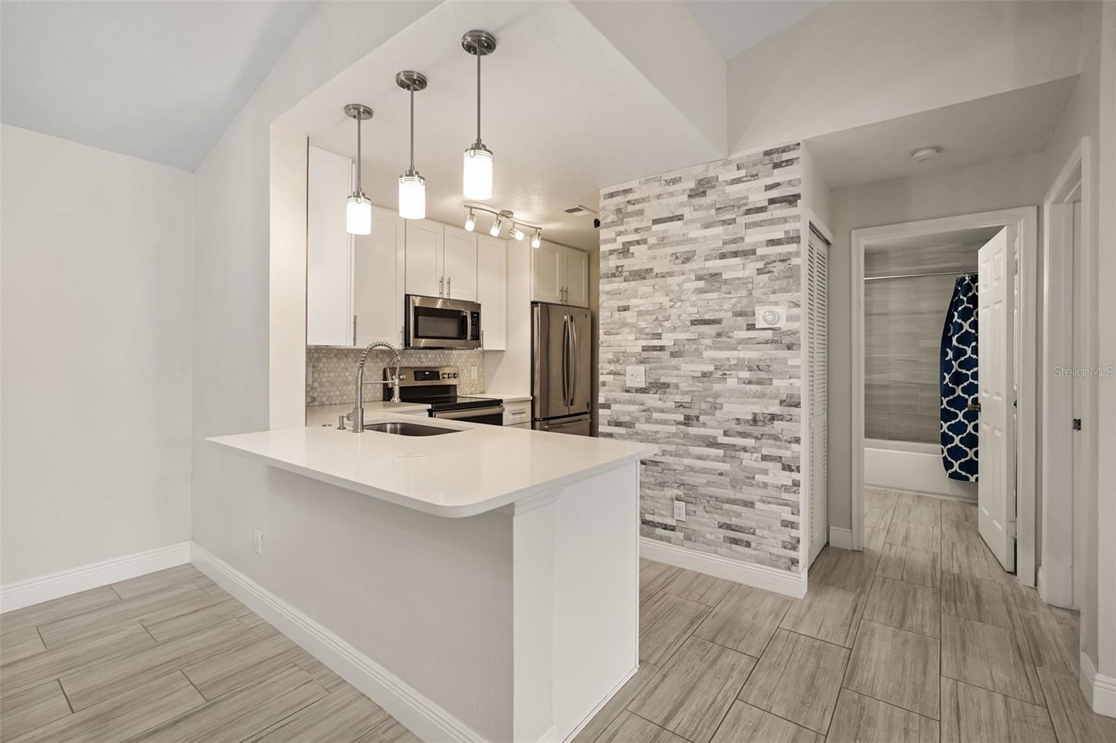 SANDLAKE PRIVATE RESIDENCES - Residential Lease